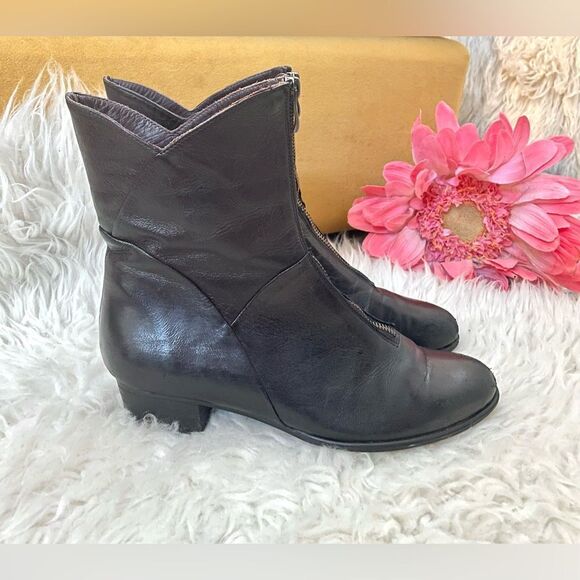 EVERYBODY by BZ MODA black leather zip front ankle boots 7.5 - Picture 2 of 8